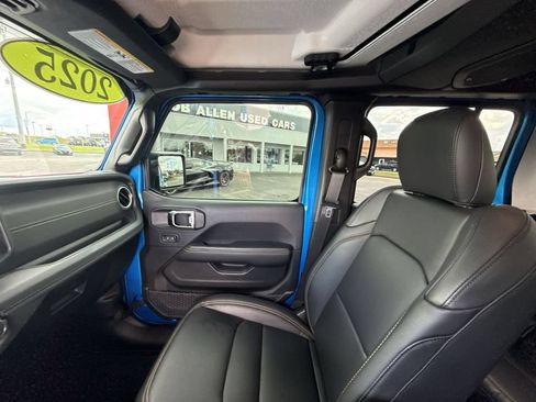 Used 2025 Jeep Gladiator Sport AWD/4WD image 30