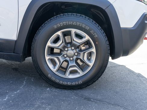 Used 2019 Jeep Cherokee Trailhawk w/ Cold Weather Group image 10