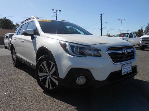 Used 2018 Subaru Outback 2.5i Limited image 1