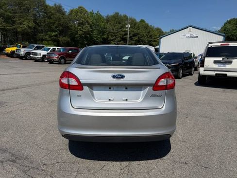 Used 2013 Ford Fiesta SE FWD image 4