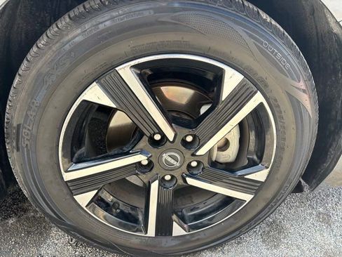 Used 2024 Nissan Sentra SV FWD image 8