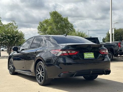 Used 2024 Toyota Camry SE FWD image 3
