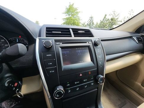 Used 2015 Toyota Camry LE FWD image 29