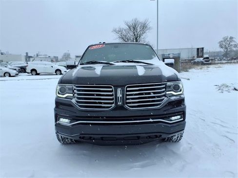 Used 2015 Lincoln Navigator 4WD image 2