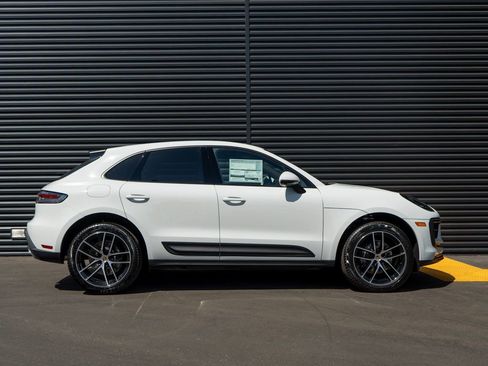 Certified 2026 Porsche Macan AWD/4WD image 8