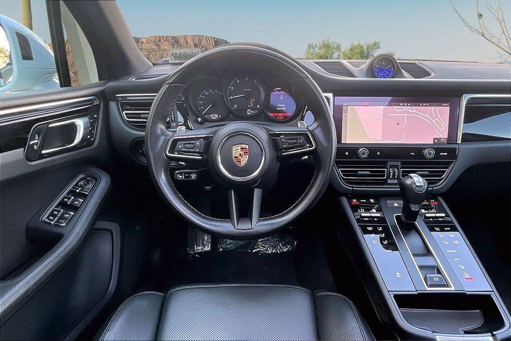 Used 2024 Porsche Macan AWD/4WD image 5