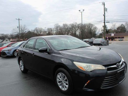 Used 2016 Toyota Camry LE image 3