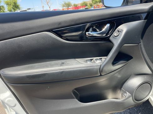 Used 2022 Nissan Rogue Sport SV FWD image 13