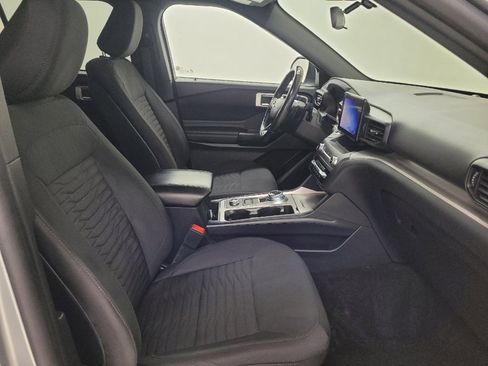 Used 2020 Ford Explorer XLT AWD/4WD image 21