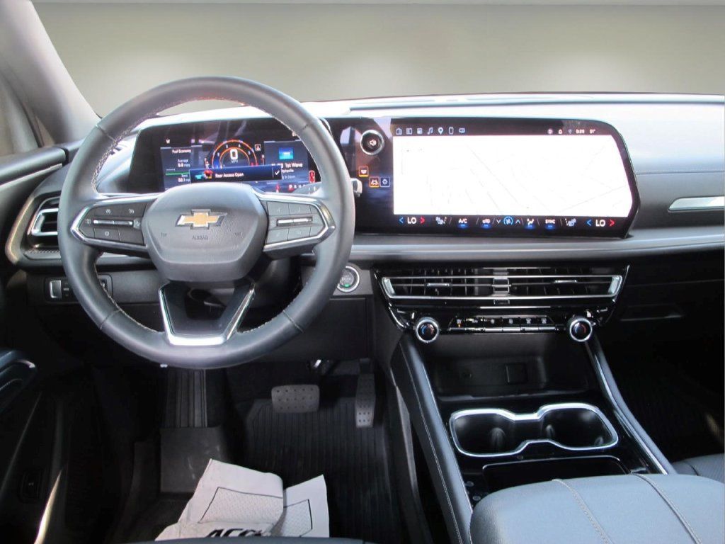 Used 2025 Chevrolet Traverse LT w/ Driver Confidence Package FWD image 20