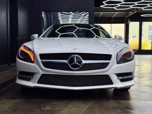 Used 2013 Mercedes-Benz SL 550 w/ Premium Pkg image 2