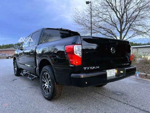 Used 2022 Nissan Titan SV image 9