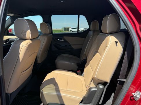 Used 2022 Chevrolet Traverse Premier image 12