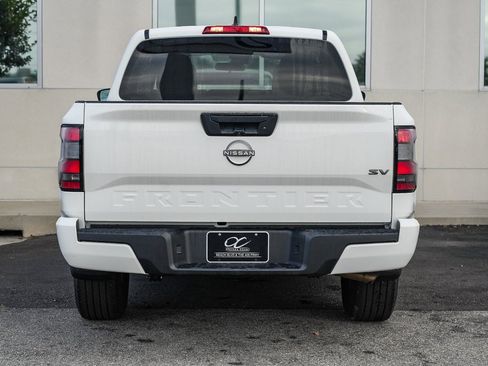 Used 2024 Nissan Frontier SV image 5