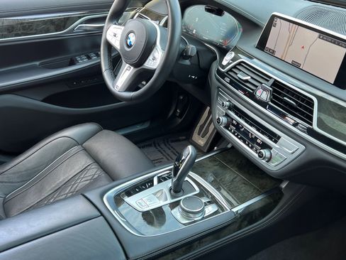 Used 2022 BMW 750i xDrive w/ M Sport Package AWD/4WD image 16