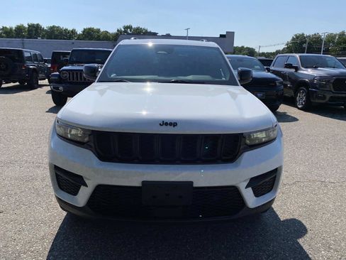 Certified 2023 Jeep Grand Cherokee Altitude AWD/4WD image 9