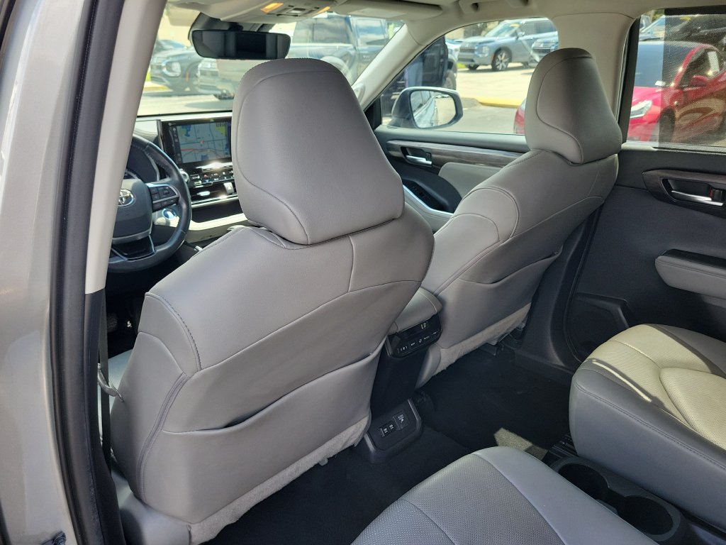 Used 2020 Toyota Highlander Limited AWD/4WD image 8