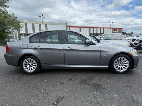 Used 2009 BMW 328i xDrive Sedan AWD/4WD image 4