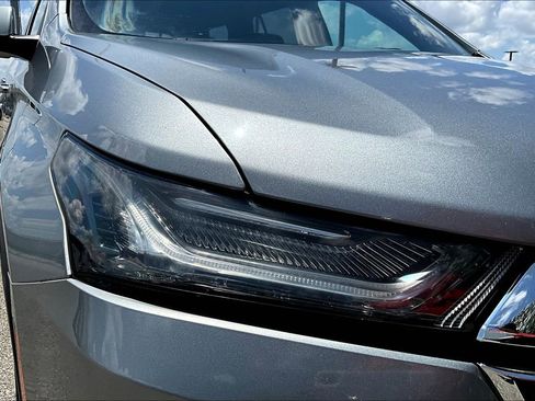 Used 2023 Chevrolet Traverse LT image 41