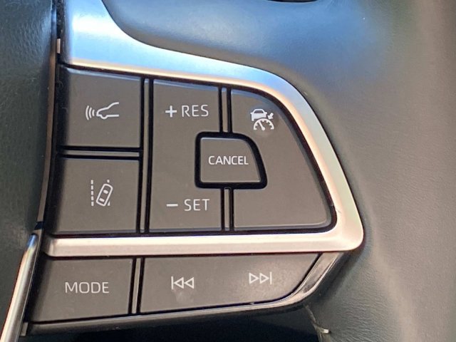 Used 2023 Toyota Highlander XLE FWD image 21
