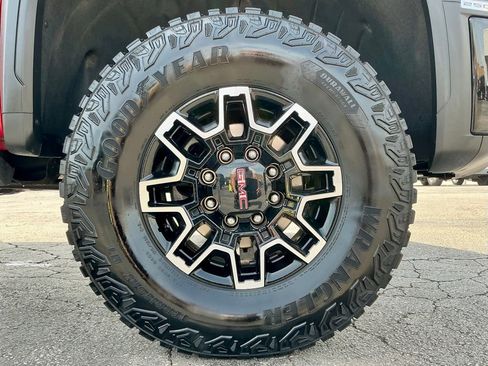 Used 2025 GMC Sierra 2500 AT4X AWD/4WD image 21