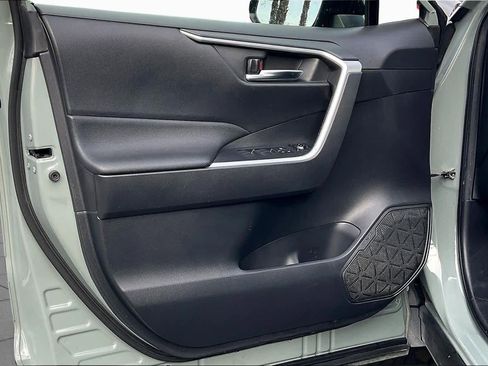 Used 2023 Toyota RAV4 XLE Premium image 21