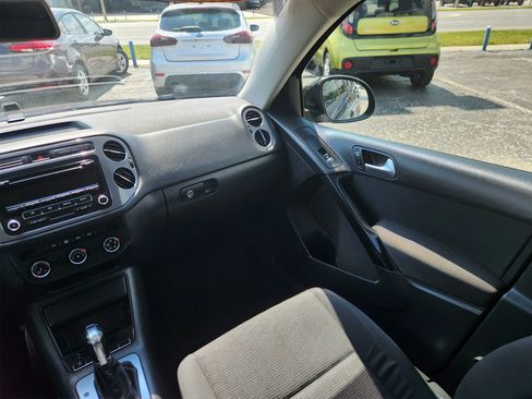 Used 2014 Volkswagen Tiguan S image 16