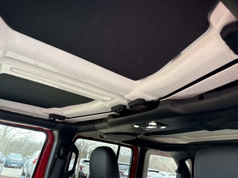 Used 2021 Jeep Wrangler Unlimited Sahara image 14