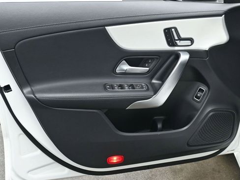 Used 2025 Mercedes-Benz CLA 250 image 10