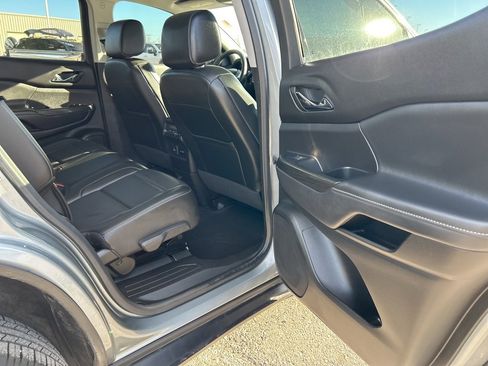 Used 2023 GMC Acadia SLT image 21