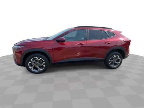 Used 2024 Chevrolet Trax LT w/ Driver Confidence Package FWD image 7