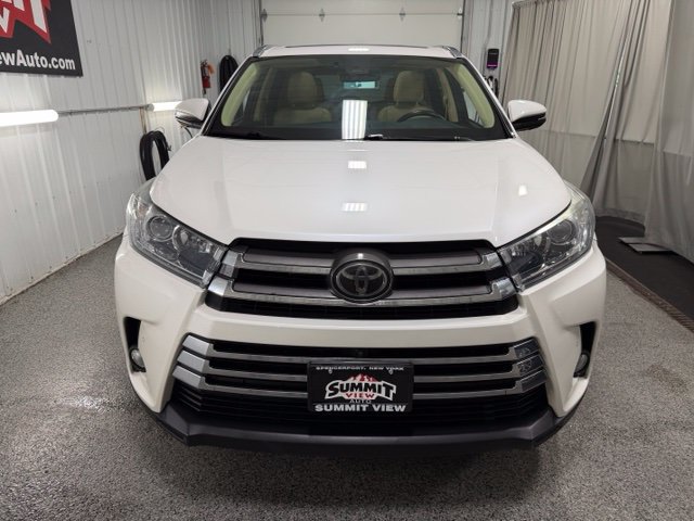 Used 2017 Toyota Highlander Limited Platinum AWD/4WD image 2