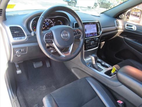 Used 2020 Jeep Grand Cherokee Altitude image 14