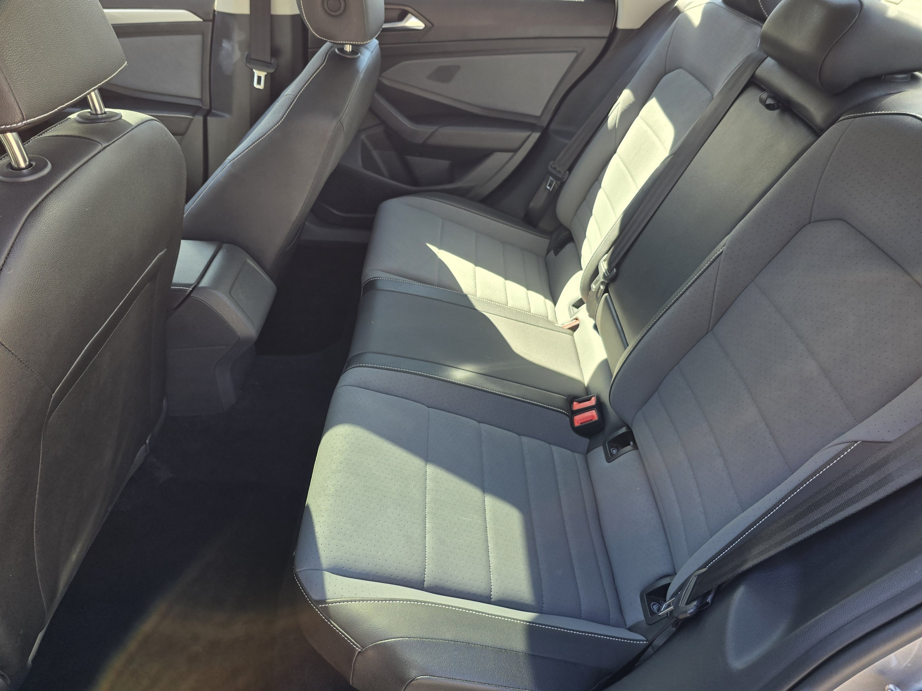 Used 2025 Volkswagen Jetta SE FWD image 27
