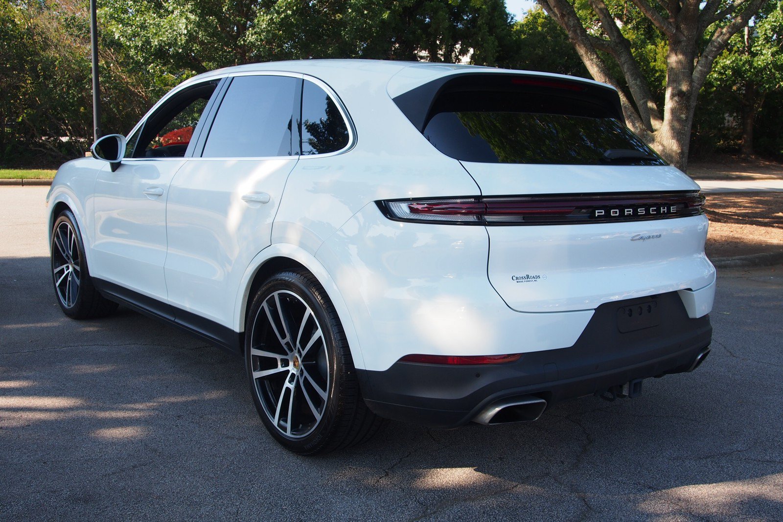 Used 2024 Porsche Cayenne AWD/4WD image 5