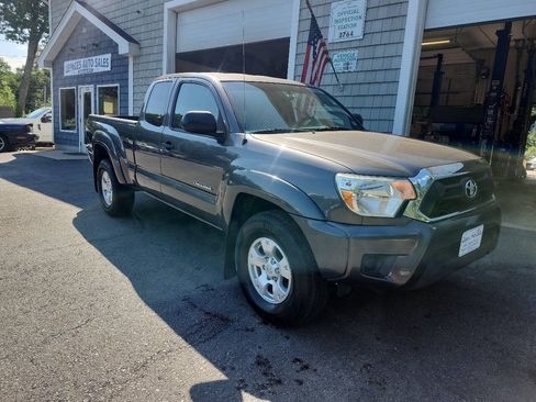 Used 2012 Toyota Tacoma 4x4 Access Cab w/ SR5 Pkg image 2