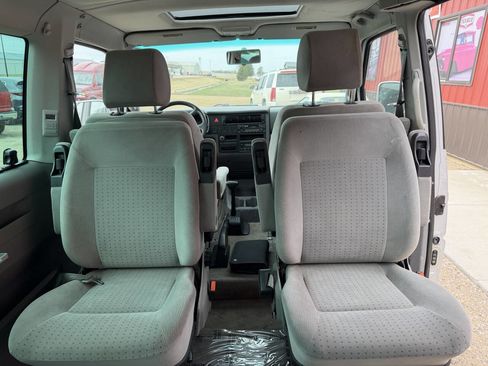 Used 2003 Volkswagen Eurovan MV FWD image 11