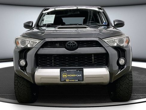 Used 2018 Toyota 4Runner TRD Off-Road AWD/4WD image 2