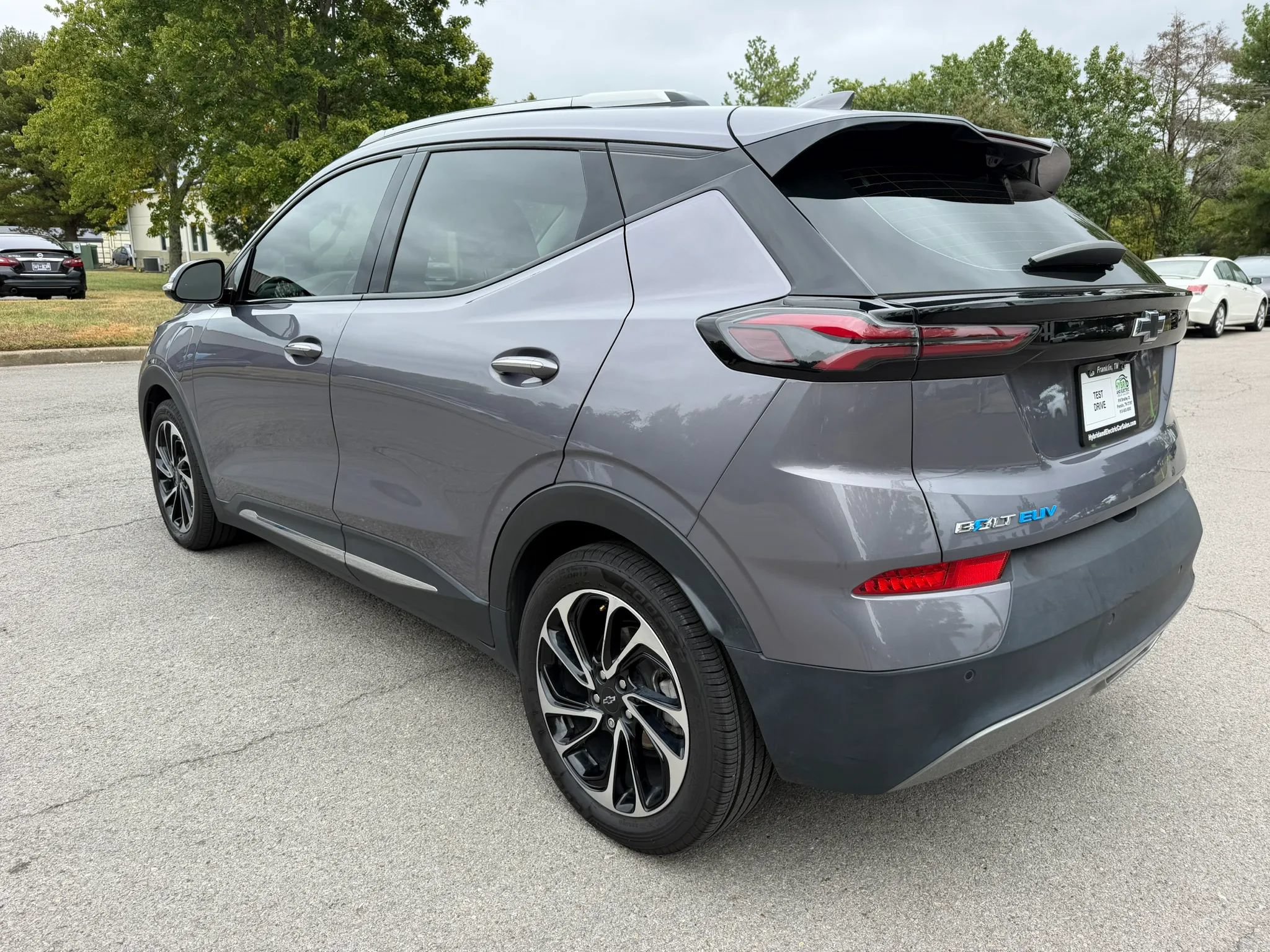 Used 2022 Chevrolet Bolt EUV Premier w/ Sun & Sound Package FWD image 7