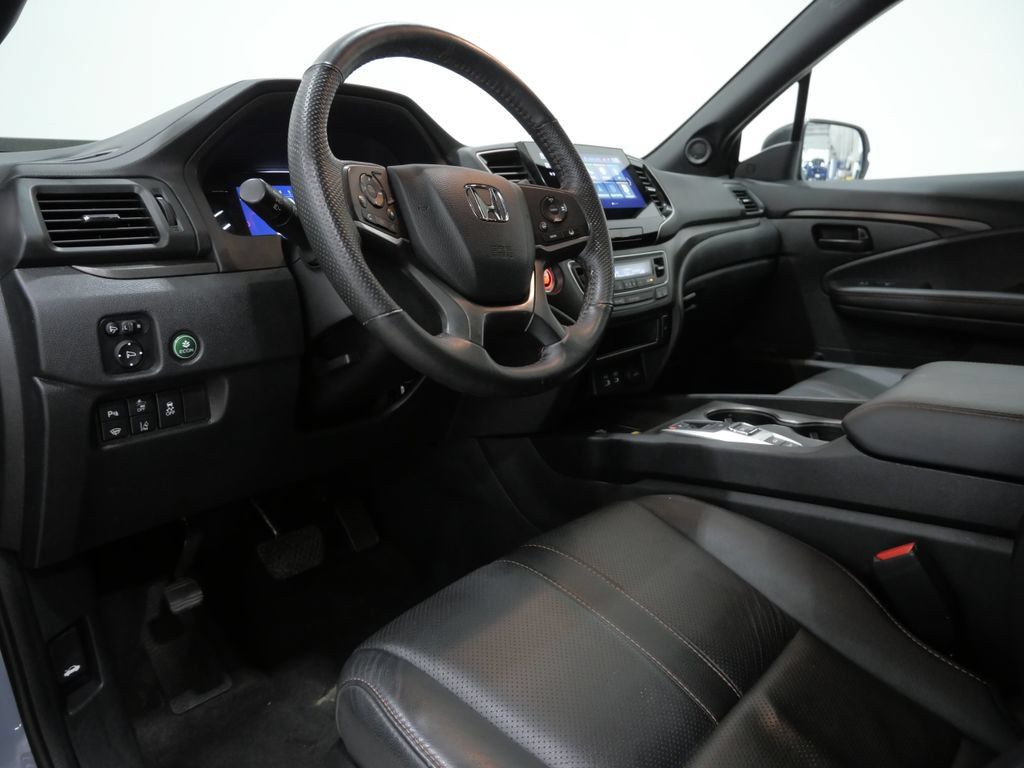 Used 2025 Honda Passport TrailSport image 12
