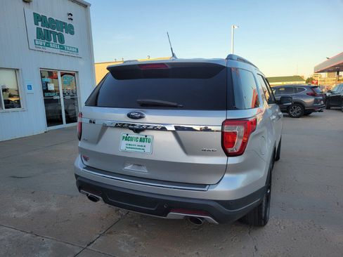 Used 2018 Ford Explorer XLT w/ Equipment Group 202A AWD/4WD image 6