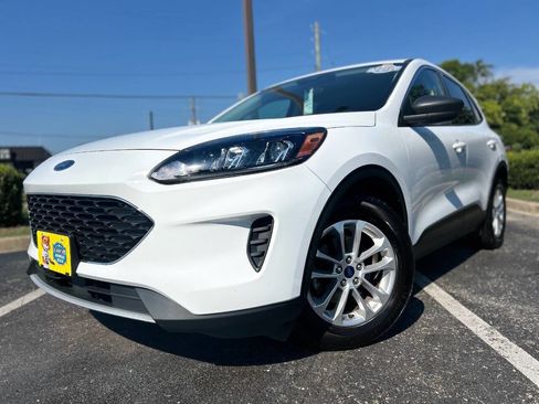 Used 2022 Ford Escape SE w/ Cold Weather Package image 3