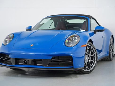 Used 2025 Porsche 911 Carrera image 3
