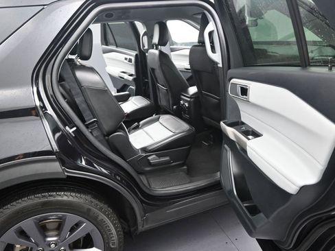 Used 2024 Ford Explorer XLT w/ Equipment Group 202A image 14