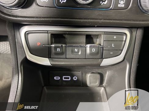 Used 2022 GMC Terrain SLE w/ Driver Convenience Package FWD image 26