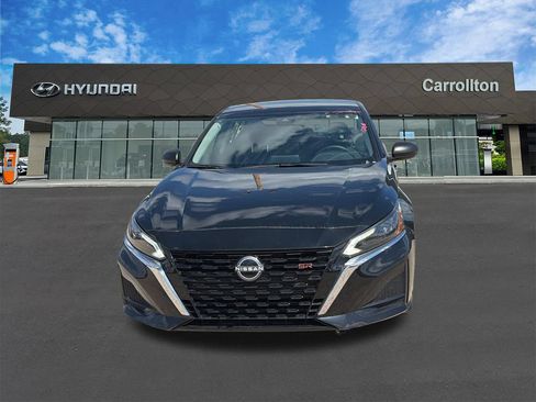 Used 2025 Nissan Altima 2.5 SV FWD image 2