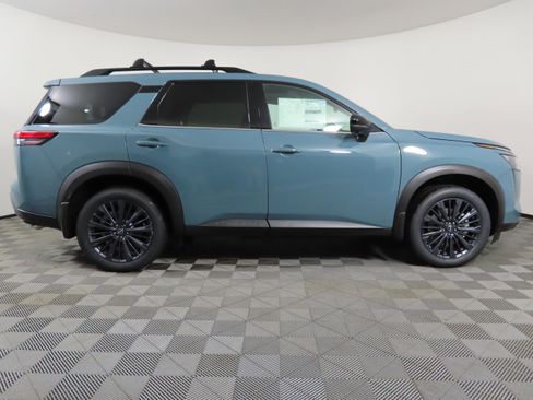 New 2026 Nissan Pathfinder SL image 2