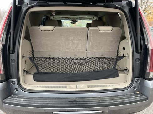 Used 2019 Cadillac Escalade Luxury image 12