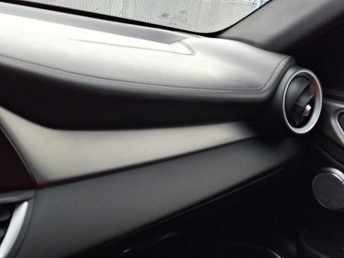 Used 2023 Alfa Romeo Giulia Veloce image 32