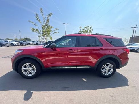 Used 2024 Ford Explorer XLT w/ Equipment Group 202A AWD/4WD image 8